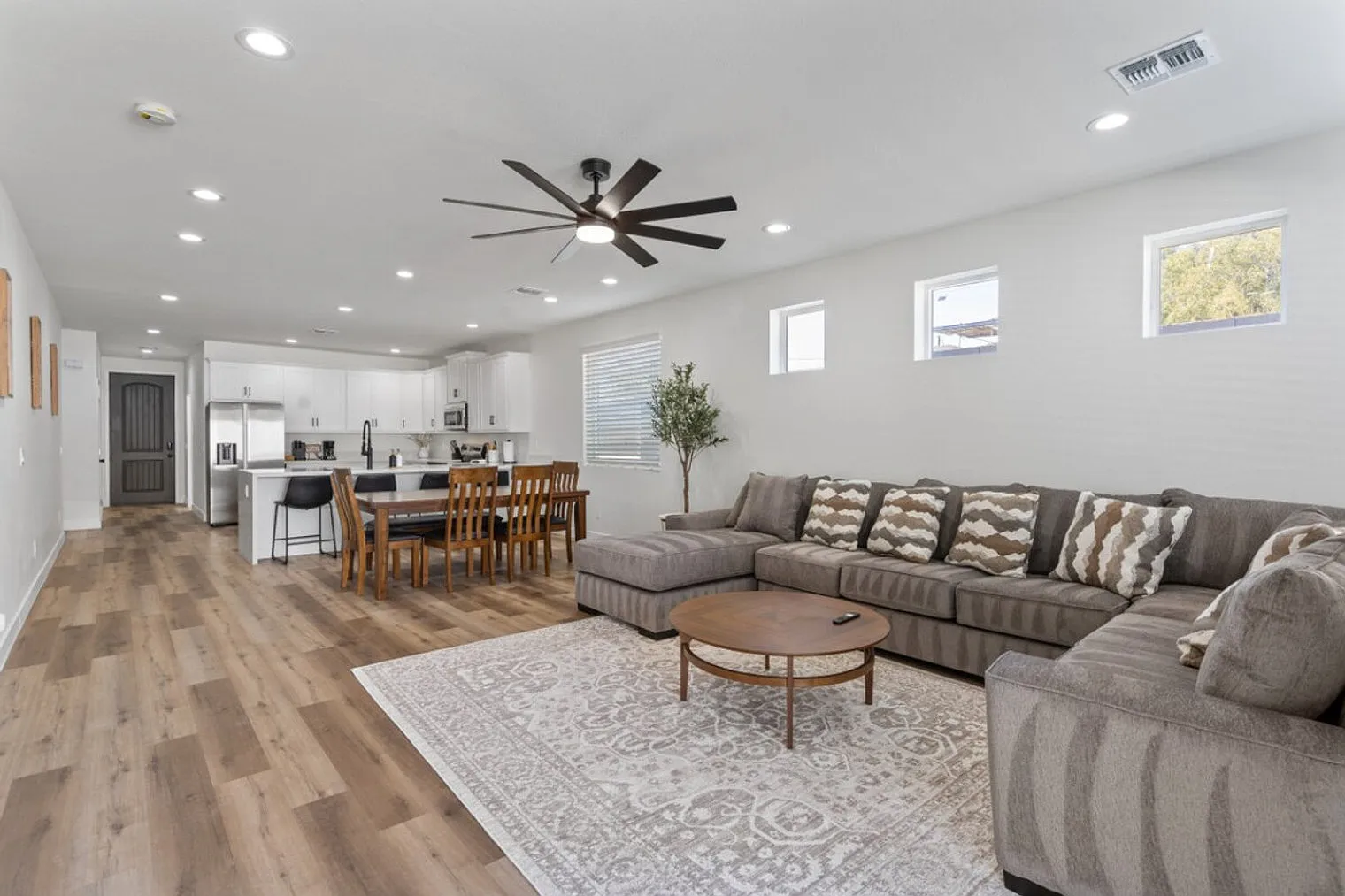 4 bed, 3.5 bath, $4,374 — Photo 2