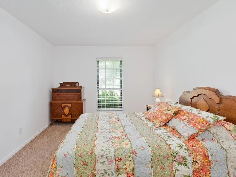 211 W Sherwood Dr — Photo 7