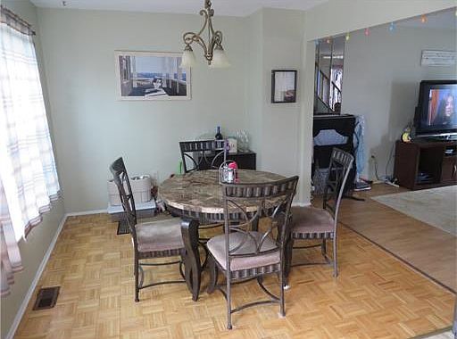 3rd image of 32 Delikat Ln