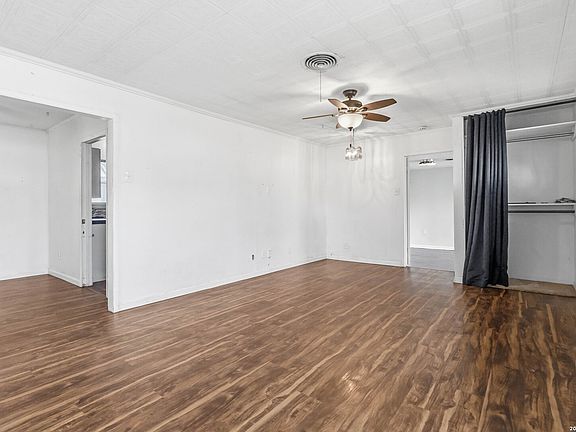 4th image of 3830 Southport