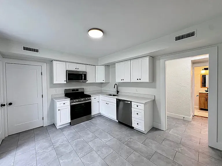 21 Main St #21 — Photo 4
