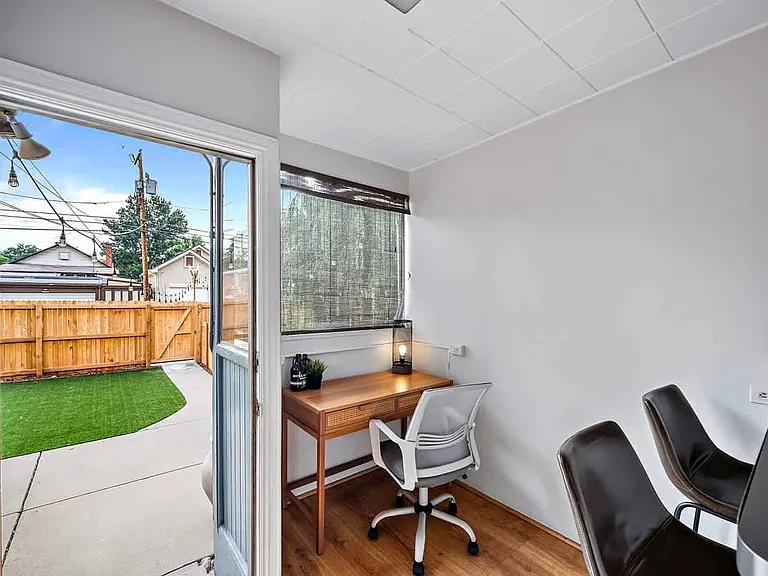 228 S Logan St — Photo 12