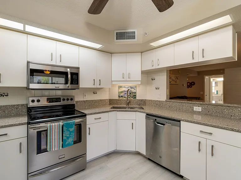 821 Montrose Dr #102 — Photo 8