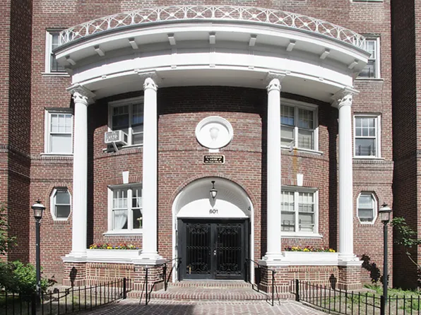 601 East 19th Street image 7 of 9