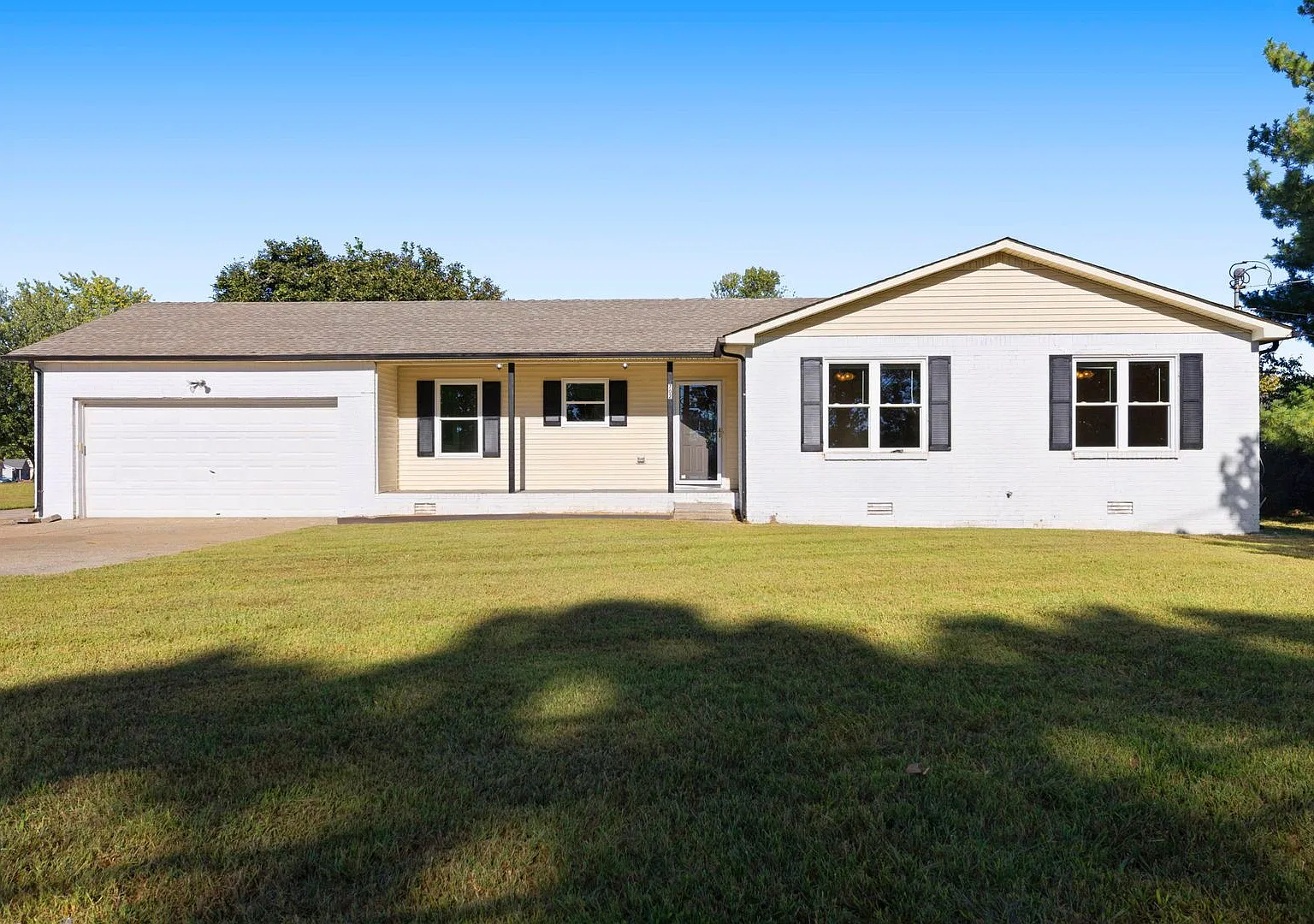 Charming 3-Bedroom Home with Updated Kitchen & Spacious Yard! — Photo 1