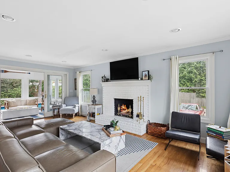 687 Accabonac Rd — Photo 3