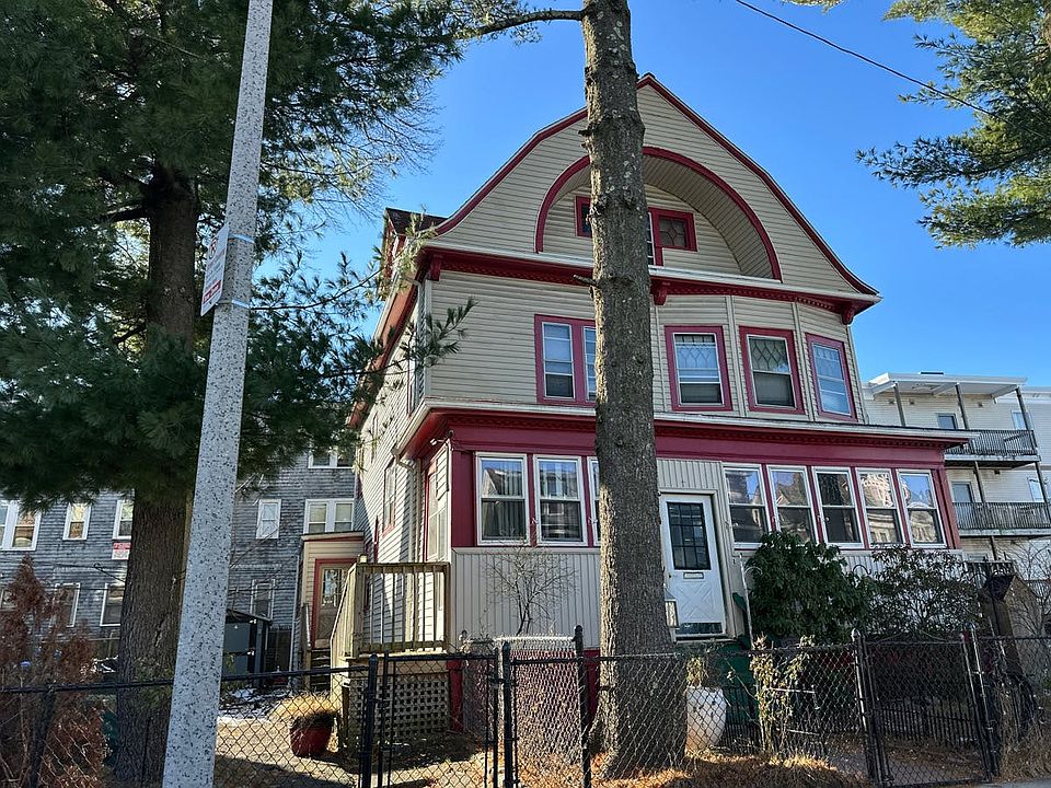 2nd image of 42 Algonquin St