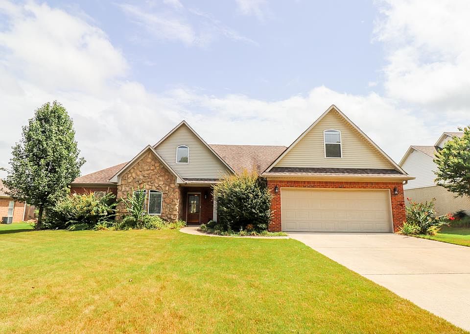 1st image of 919 Bonnie Blue Dr