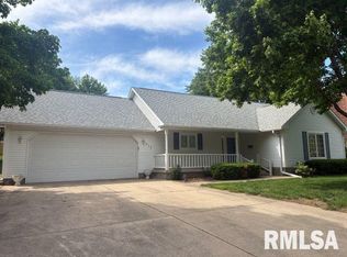517 N 1st St, Chillicothe, IL 61523