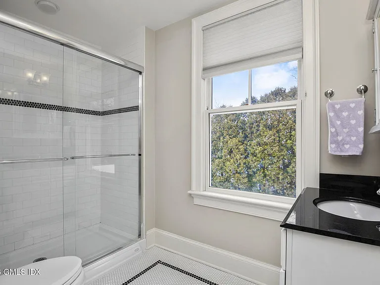 8 Highview Ave — Photo 43