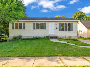 208 6th St, Fenton, MI 48430