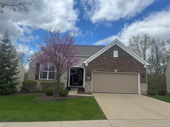 577 Acadia Ct, Howell, MI 48843