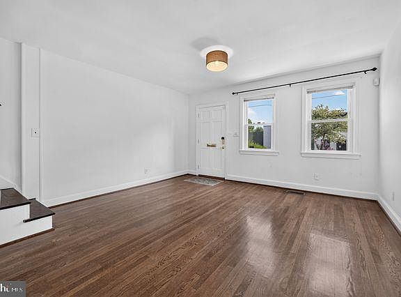 3rd image of 1204 Oronoco St
