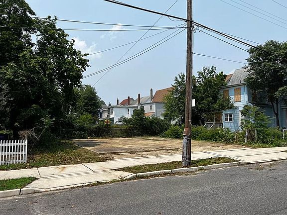 2nd image of 218 N 6th St