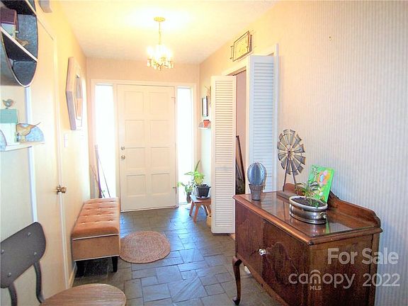 5th image of 4010 Lynn Cir