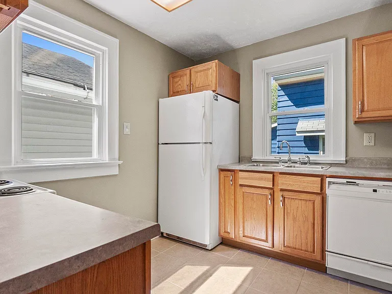 828 Forest Ave — Photo 14