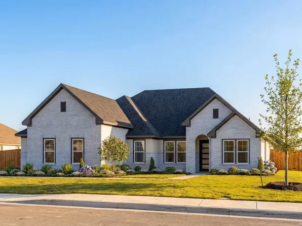 106 Poe Parkway, Castroville, TX 78009