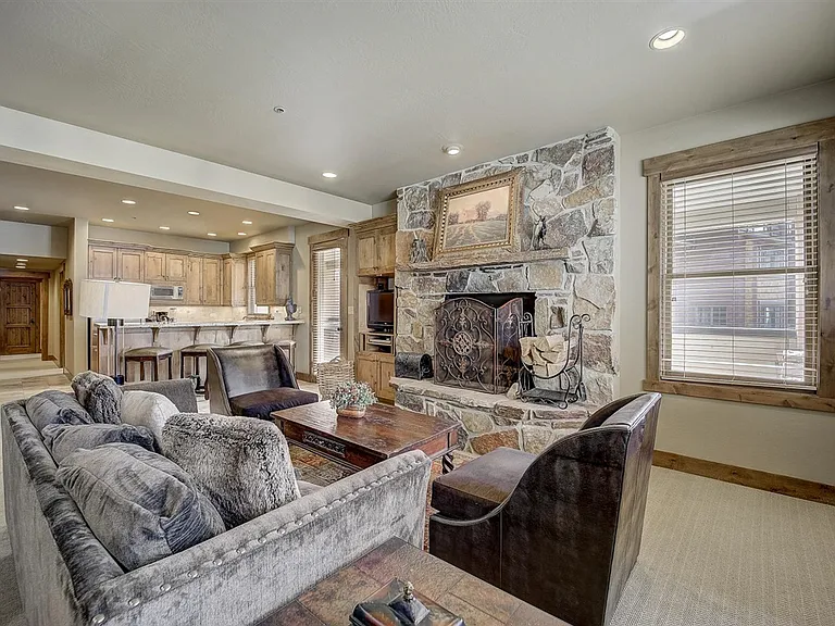 7580 Royal St E #23 — Photo 7