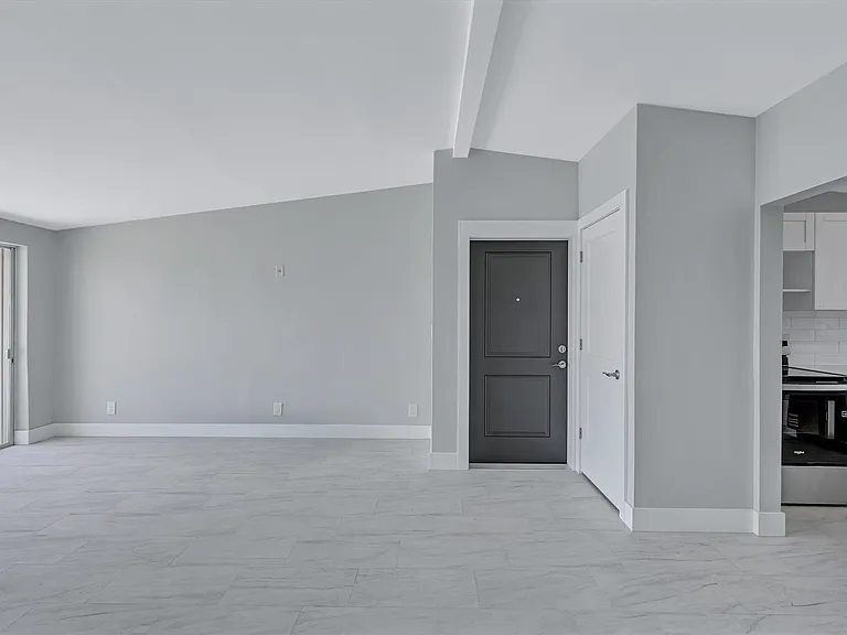 325 Capri Blvd — Photo 55