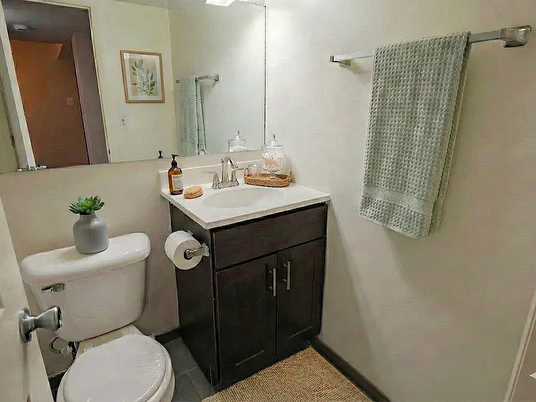 Woodmere 1 Bed Bathroom Woodmere 1 Bed Bathroom