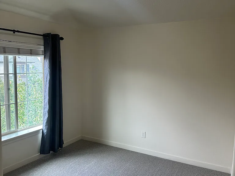 837 NE Wheelock Pl — Photo 7