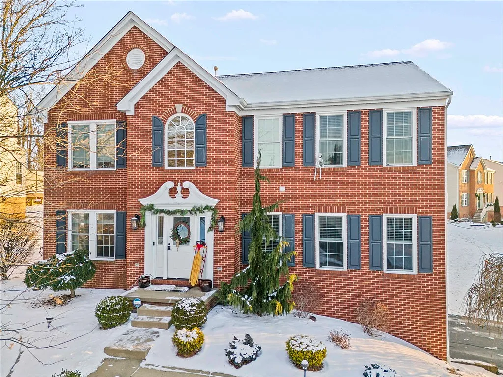110 Parklane Dr photo 1