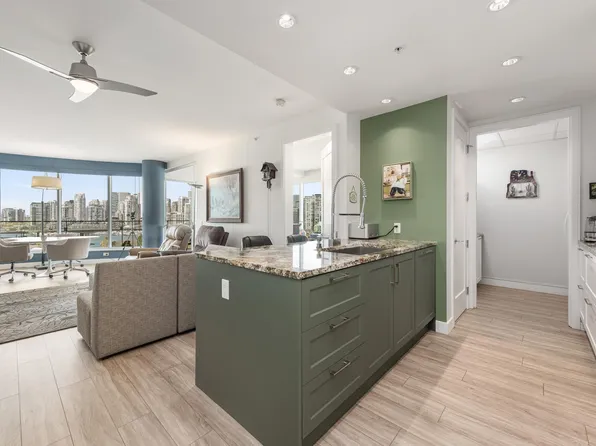 181 W 1st Ave #1009, Vancouver, BC V5Y 0E3