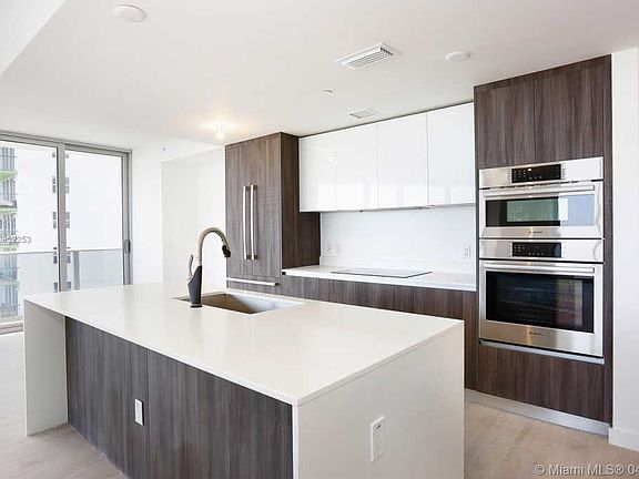 5th image of 488 NE 18th St Unit 1712