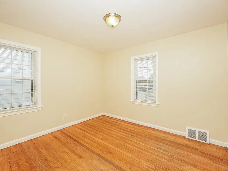 18308 Edinboro Ave — Photo 10