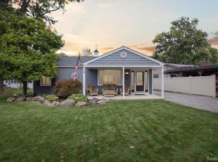 11611 Algonquin Dr, Pinckney, MI
