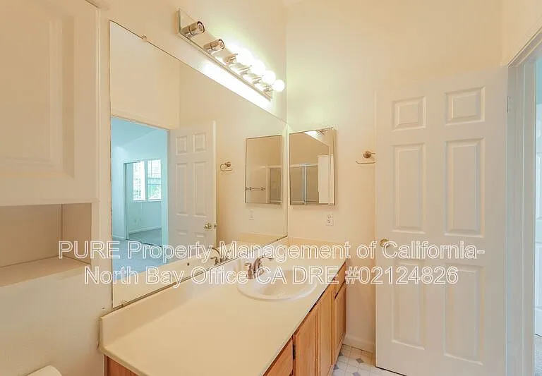 599 Spruce St — Photo 10