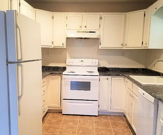3rd image of 1049 Anderson Dr