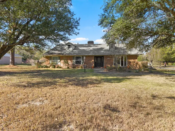 110 Magnolia St, Pittsburg, TX 75686