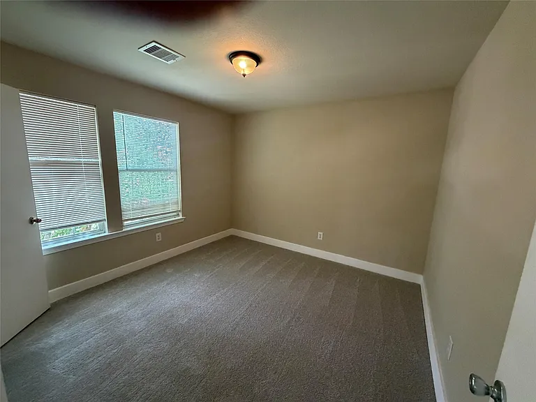 11736 Chanteloup Dr — Photo 18
