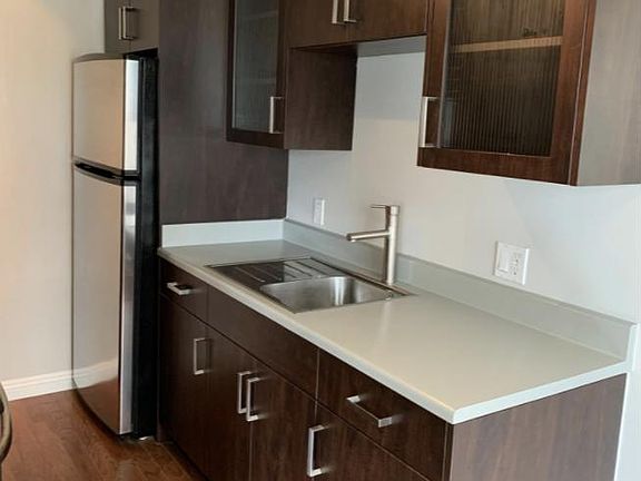 2nd image of 1021 N Doheny Dr APT 6