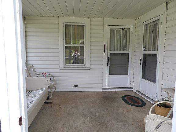 5th image of 227 Eastwood Dr