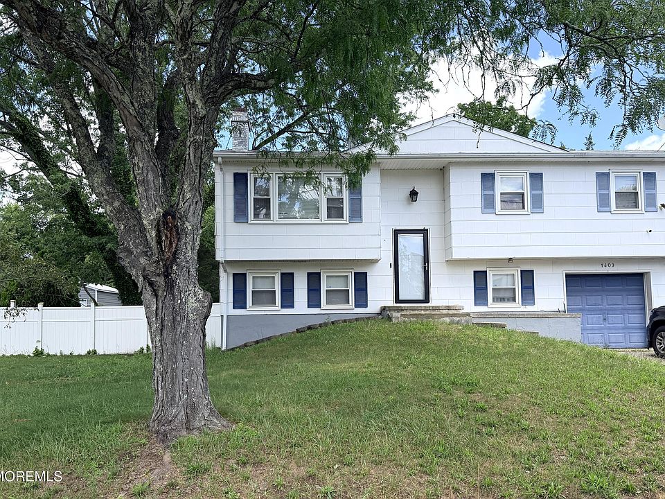 1st image of 1409 Brookfield Drive
