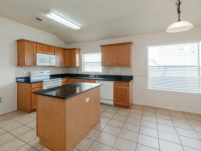 204 Waterwood Dr — Photo 7