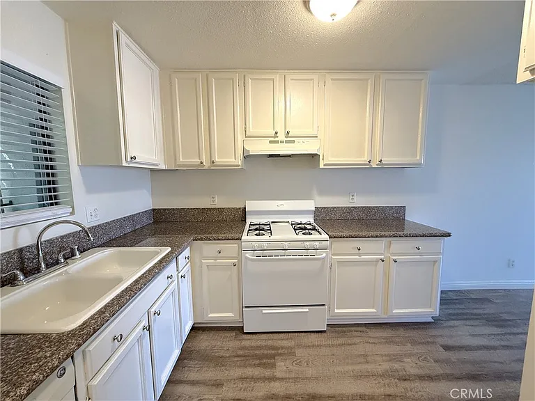 1212 Gladys Ave #303 — Photo 6