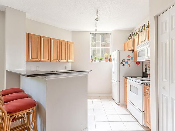 3rd image of 630 S Sapodilla Ave APT 305