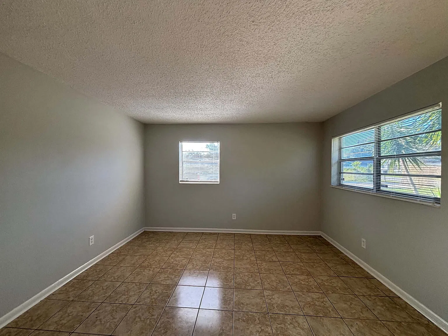 3 bed, 936 sqft, $1,400 — Photo 4