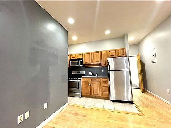 3rd image of 3428 42nd St APT 1L