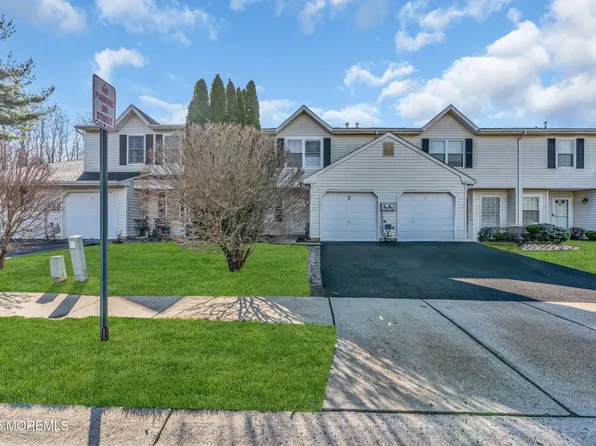 7 Seabreeze Square, Freehold, NJ 07728
