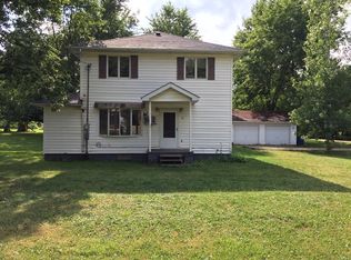 410 N 1st St, Bellflower, IL 61724