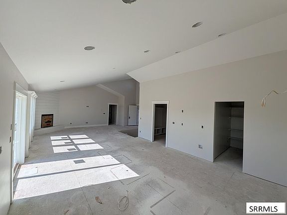 3rd image of 536 Meadowbrook St