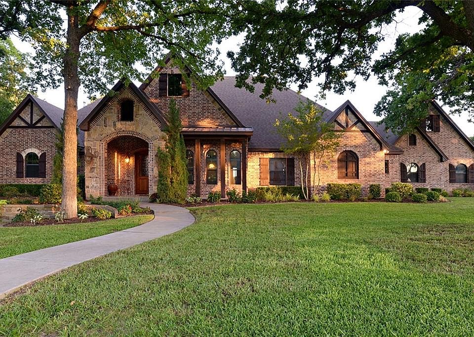 1st image of 204 Woodland Dr