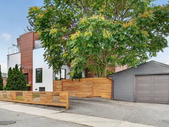 120 Hope St, Toronto, ON M6E 1K1