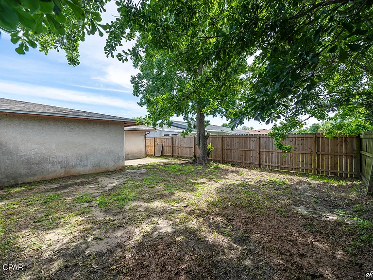 1125 Bradley Cir — Photo 22