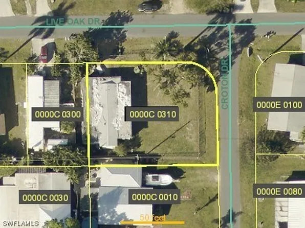 12081 Live Oak Dr, Fort Myers, FL 33908