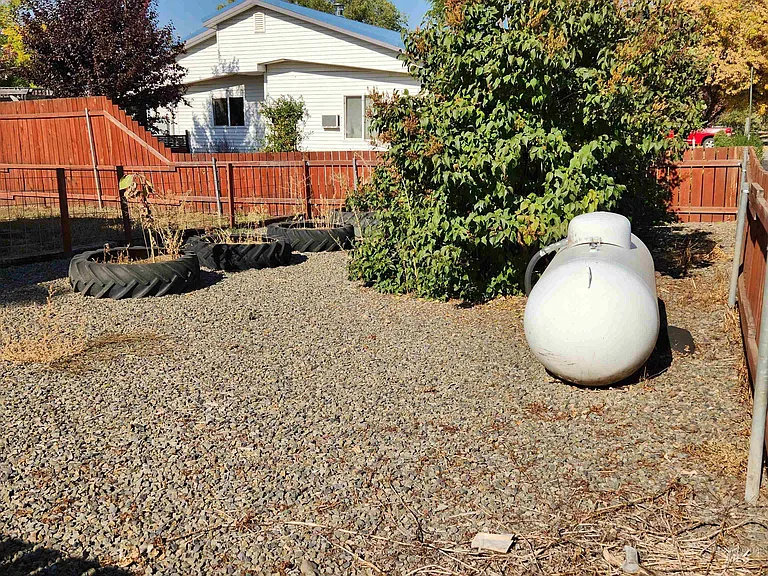 106 E Whiteley Ave — Photo 15
